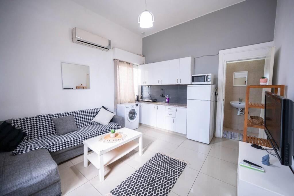 Apartment 1 Bedroom Apartment, 20 Steps From The Tel Aviv